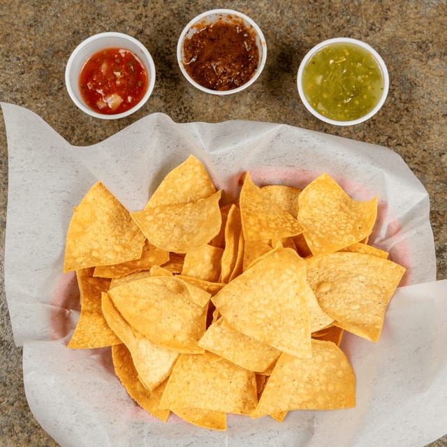 Chips & salsa.